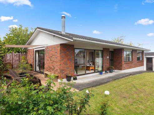 2/963 Beach Road, Torbay