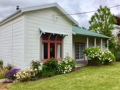 6 Paraekaretu Street, Hunterville