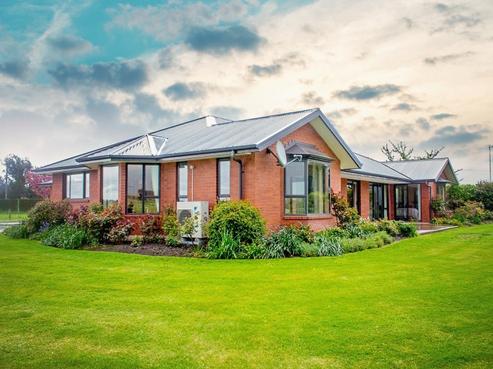 16 Grove Bush Woodlands Road, Woodlands