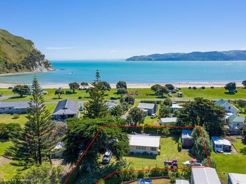 121 Newcastle Street, Mahia