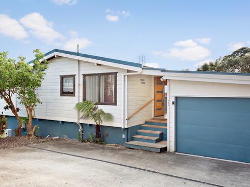 999 Beach Road, Torbay