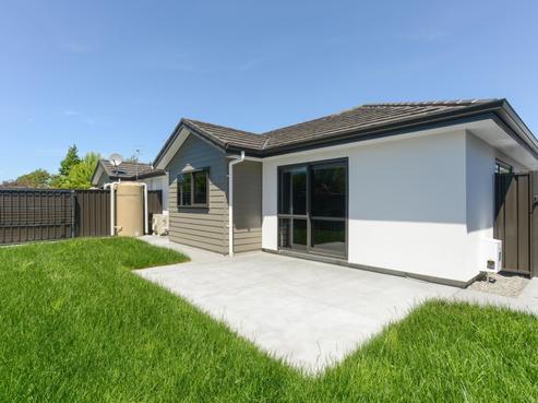 1008B Frances Street, Akina