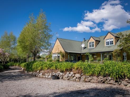 1261 Eighty Eight Valley Road, Wakefield