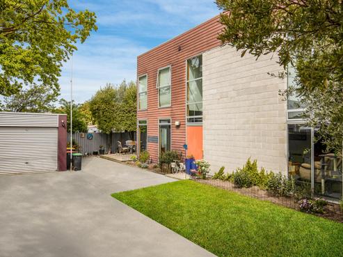 36 Hills Road, Edgeware