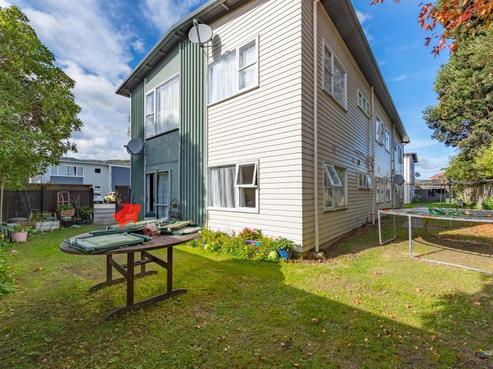 2/253 Waterloo Road, Lower Hutt