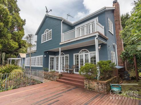 467 Scenic Drive, Waiatarua