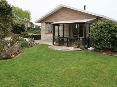 8 Clyde Carr Crescent, Waimataitai
