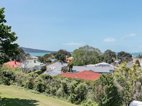 8/38 Vauxhall Road, Devonport
