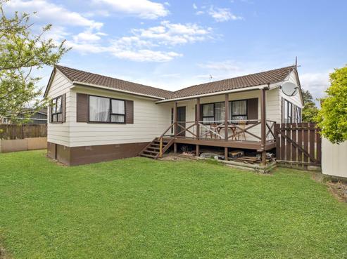 5B Pureora Place, Clendon Park