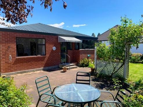 2/3 Sealy Street, Highfield