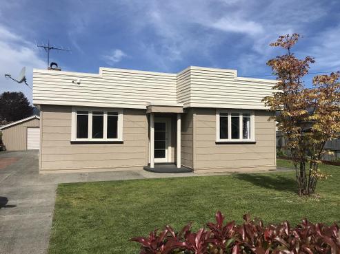 126 Commercial Street, Takaka
