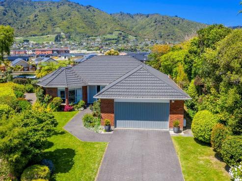 9 Papawai Grove, Waikanae