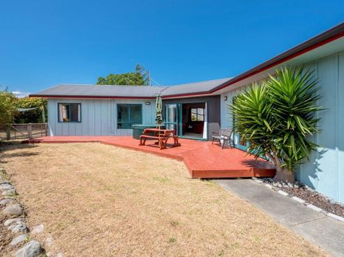 7 Barrett Drive, Waikanae Beach