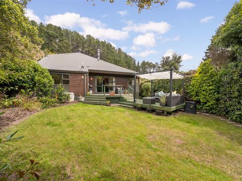 21 Elmslie Road, Pinehaven