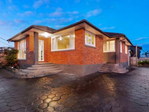 89 Lake Road, Belmont