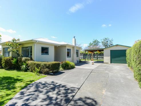 812 Park Road South, Akina