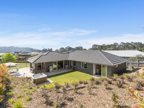 16 The Landing, Riverhead