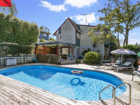 8 Valdese Rise, Browns Bay