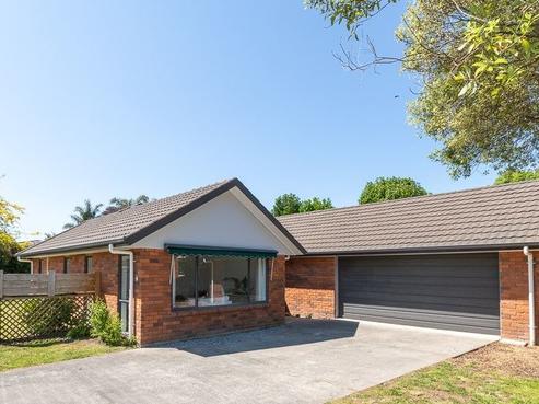 5 Taunton Court, Huntington