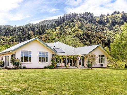 42 Lloyd Valley Road, Thorpe