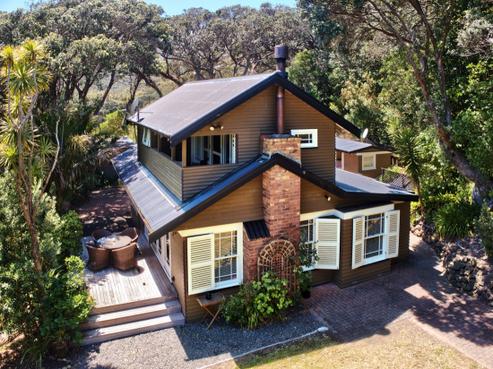 100 Garden Road, Piha