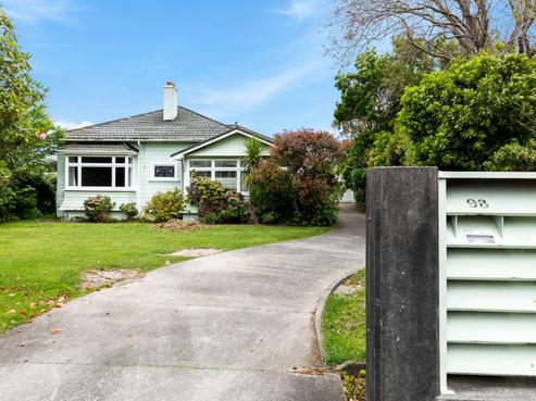 98 Waterloo Road, Central Hutt