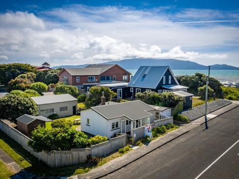 4 Waimea Road, Waikanae Beach