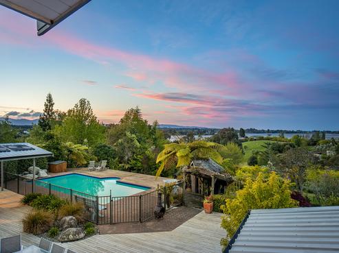 12 Hoddy Road, Redwood Valley