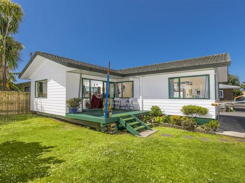 704A Te Atatu Road, Te Atatu Peninsula