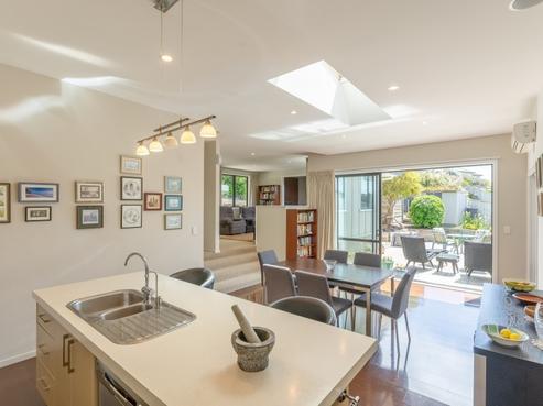 8 Dusky Crescent, Aotea