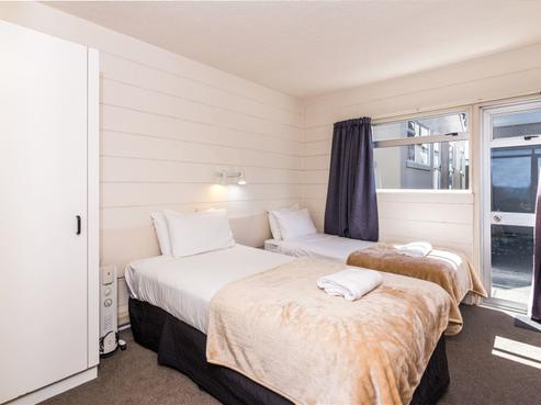 8/76 Lake Terrace, Taupo