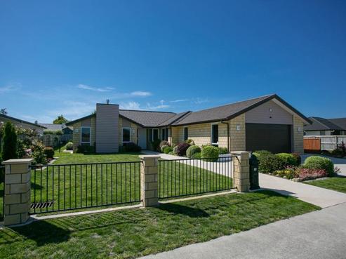 10 Plescher Crescent, Leamington