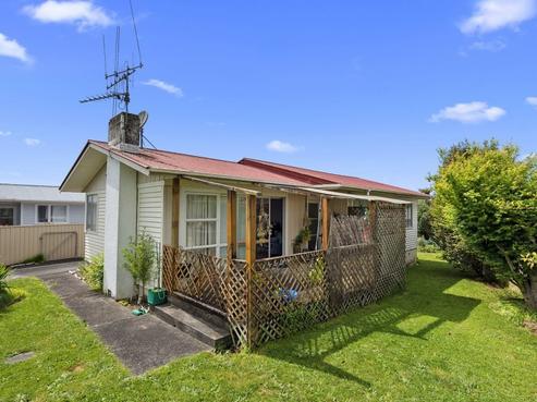 15 Rosalind Street, Deanwell