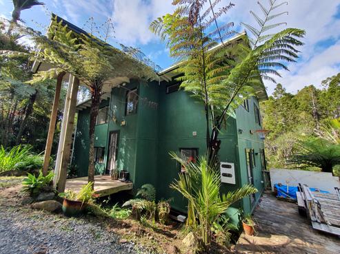 50 Lone Kauri Road, Karekare