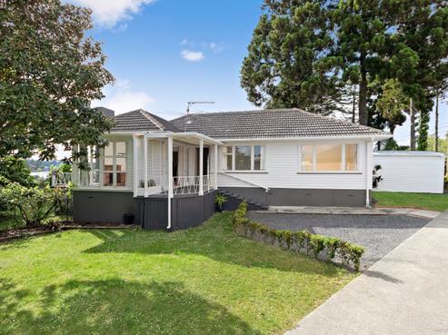 72 Cobham Crescent, Kelston