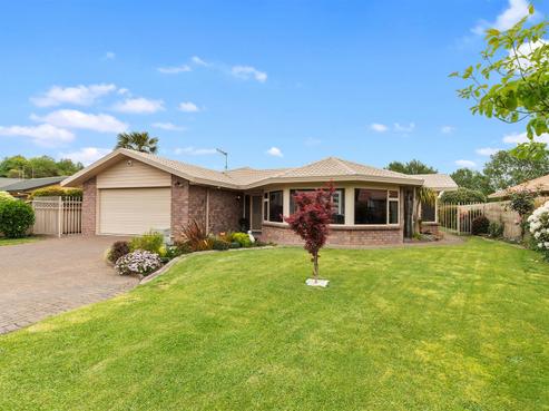 8 Reynolds Drive, Glenview