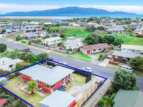 96 Queens Road, Waikanae Beach