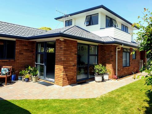 220B Ocean Road, Whangamata