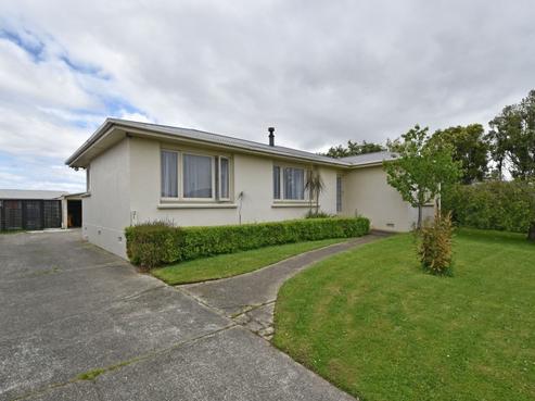 21 Kilmarnock Avenue, Strathern