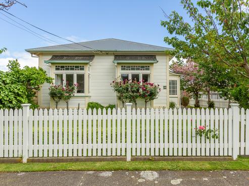 32 Richmond Grove, Woburn