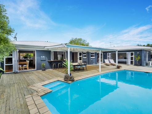 735 River Road, Chartwell