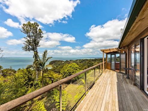26 Takahe Road, Titirangi