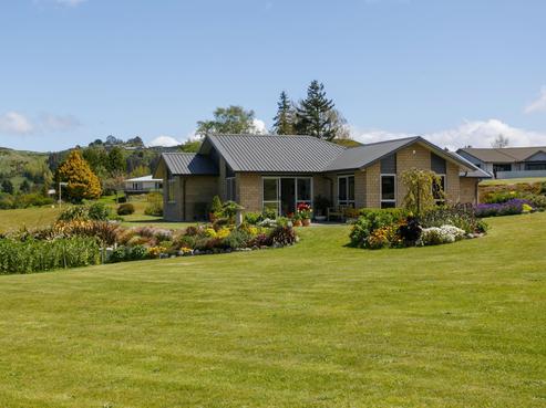50 Loch Views Road, Acacia Bay
