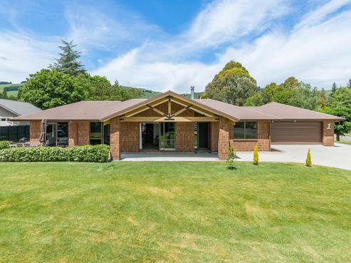 1 Cabbage Tree Grove, Kinloch