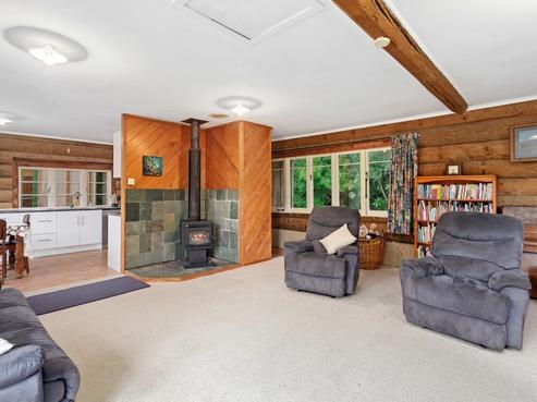 1279 Manawahe Road, Manawahe