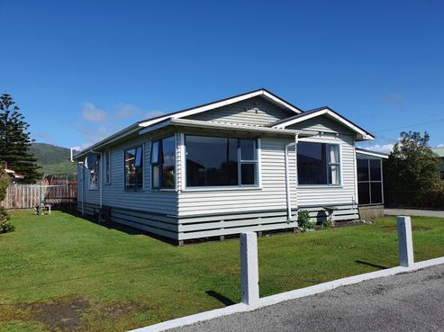 85 Blake Street, Blaketown