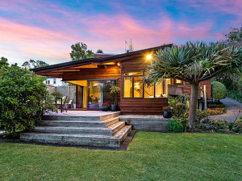 100 Braemar Road, Castor Bay