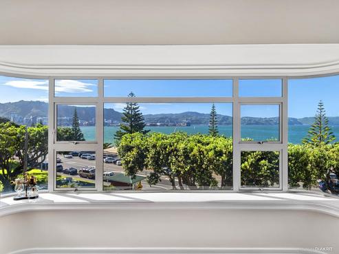 2/212 Oriental Parade, Oriental Bay