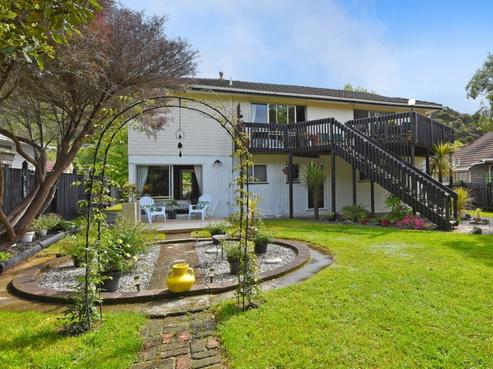 24 Kurth Crescent, Silverstream