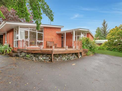 1036 River Road, Queenwood